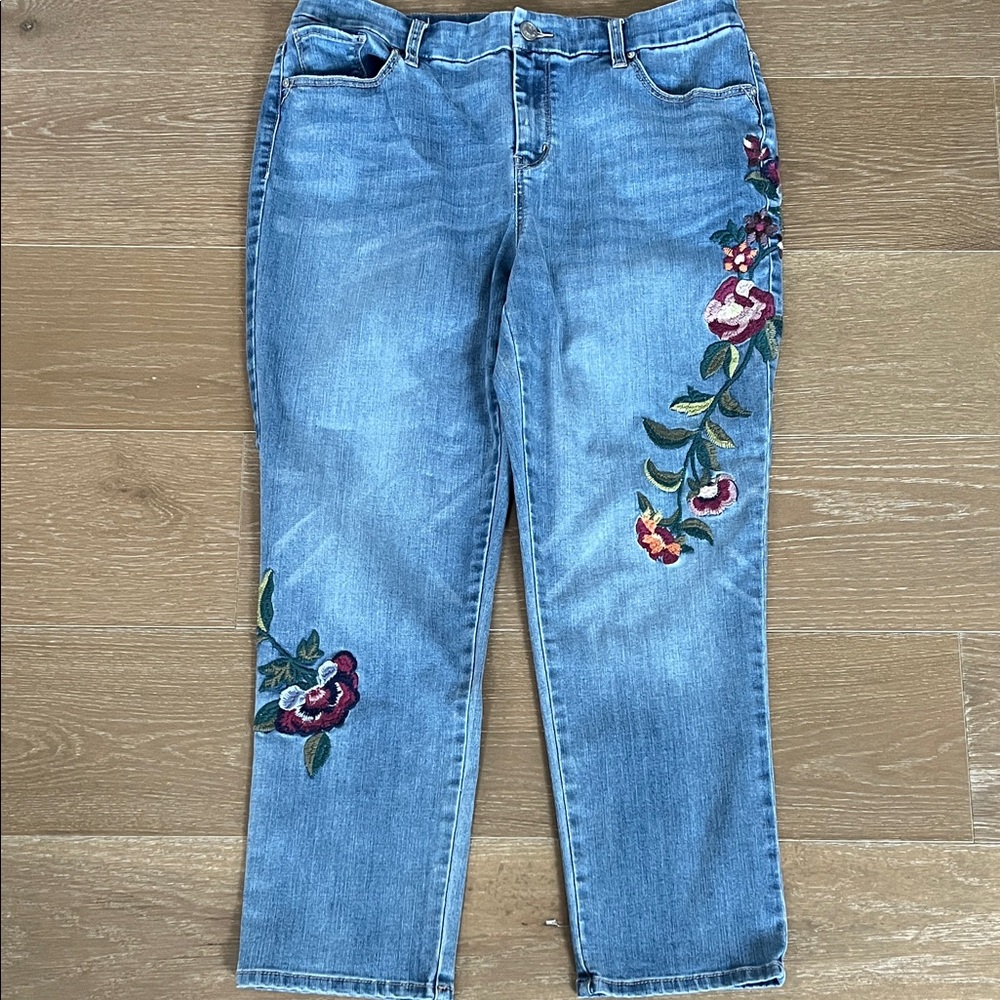 Chicos Girlfriend Slim Leg Ankle Jeans Floral Embroidered size 1.5/10 petite